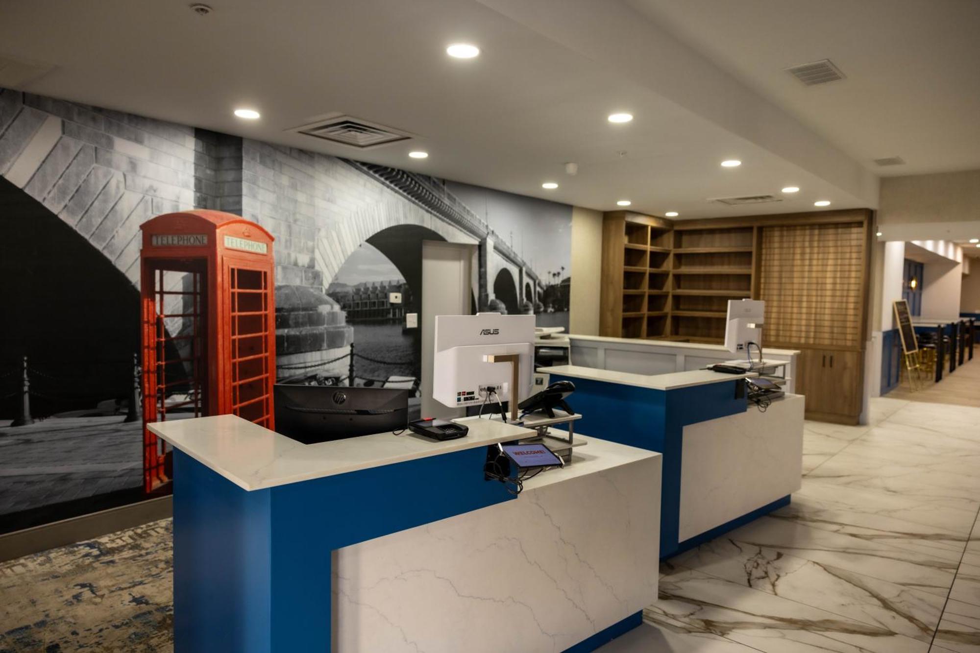 Quality Inn & Suites Lake Havasu City Bagian luar foto