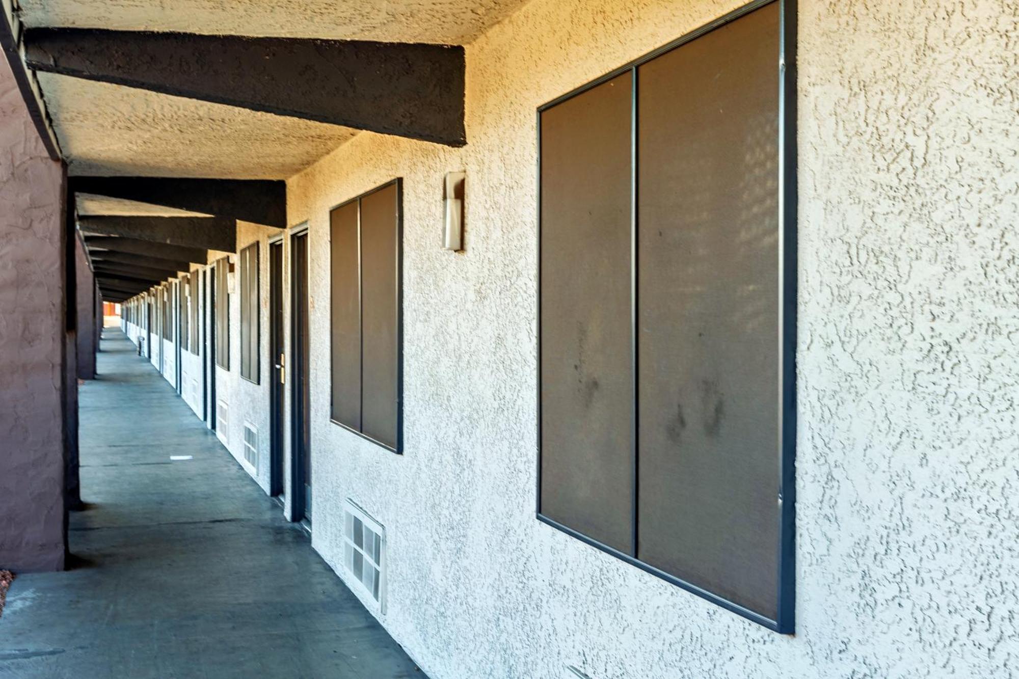 Quality Inn & Suites Lake Havasu City Bagian luar foto