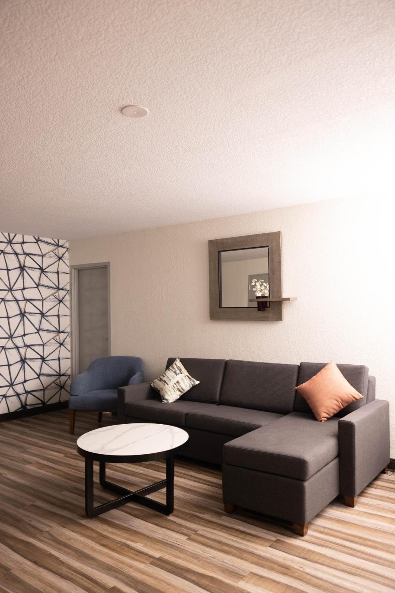 Quality Inn & Suites Lake Havasu City Bagian luar foto