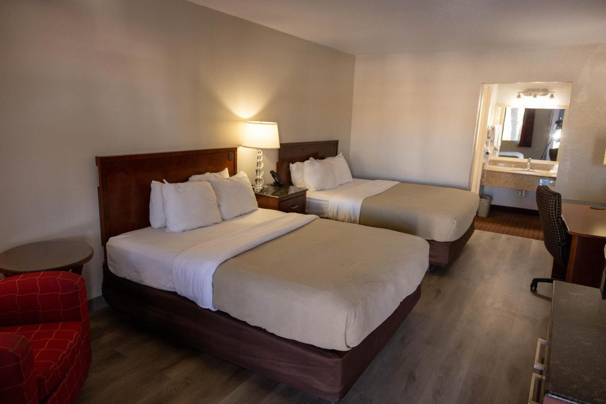 Quality Inn & Suites Lake Havasu City Bagian luar foto