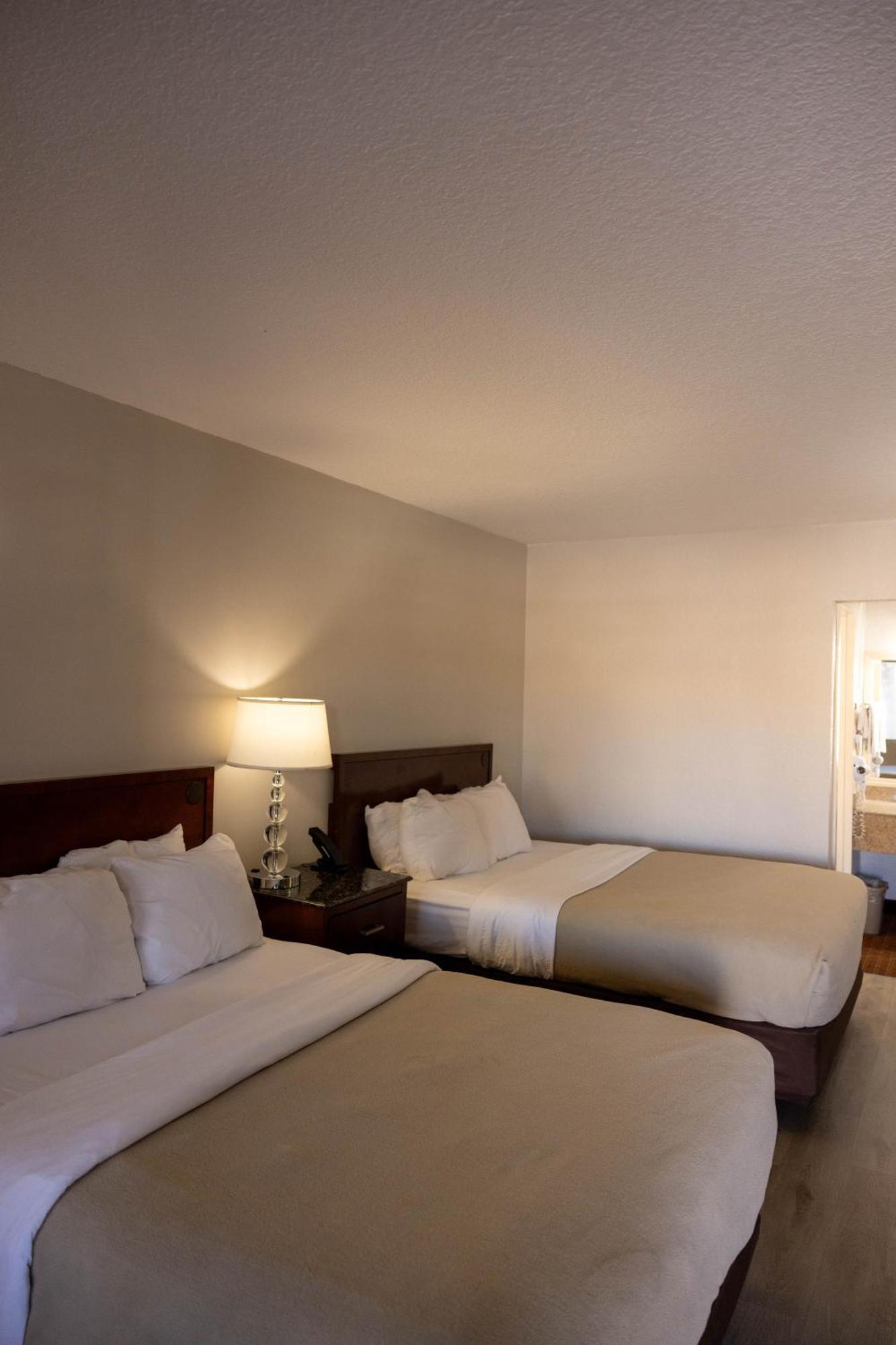 Quality Inn & Suites Lake Havasu City Bagian luar foto