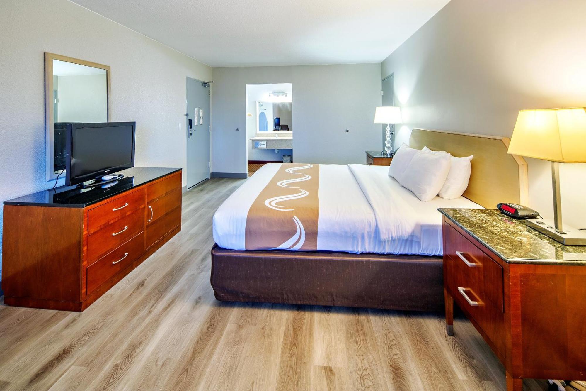 Quality Inn & Suites Lake Havasu City Bagian luar foto