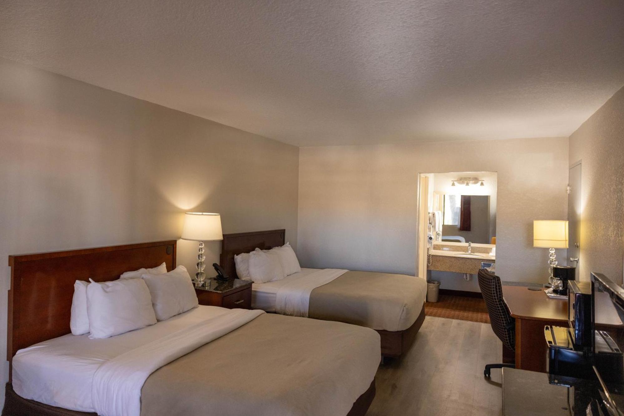 Quality Inn & Suites Lake Havasu City Bagian luar foto