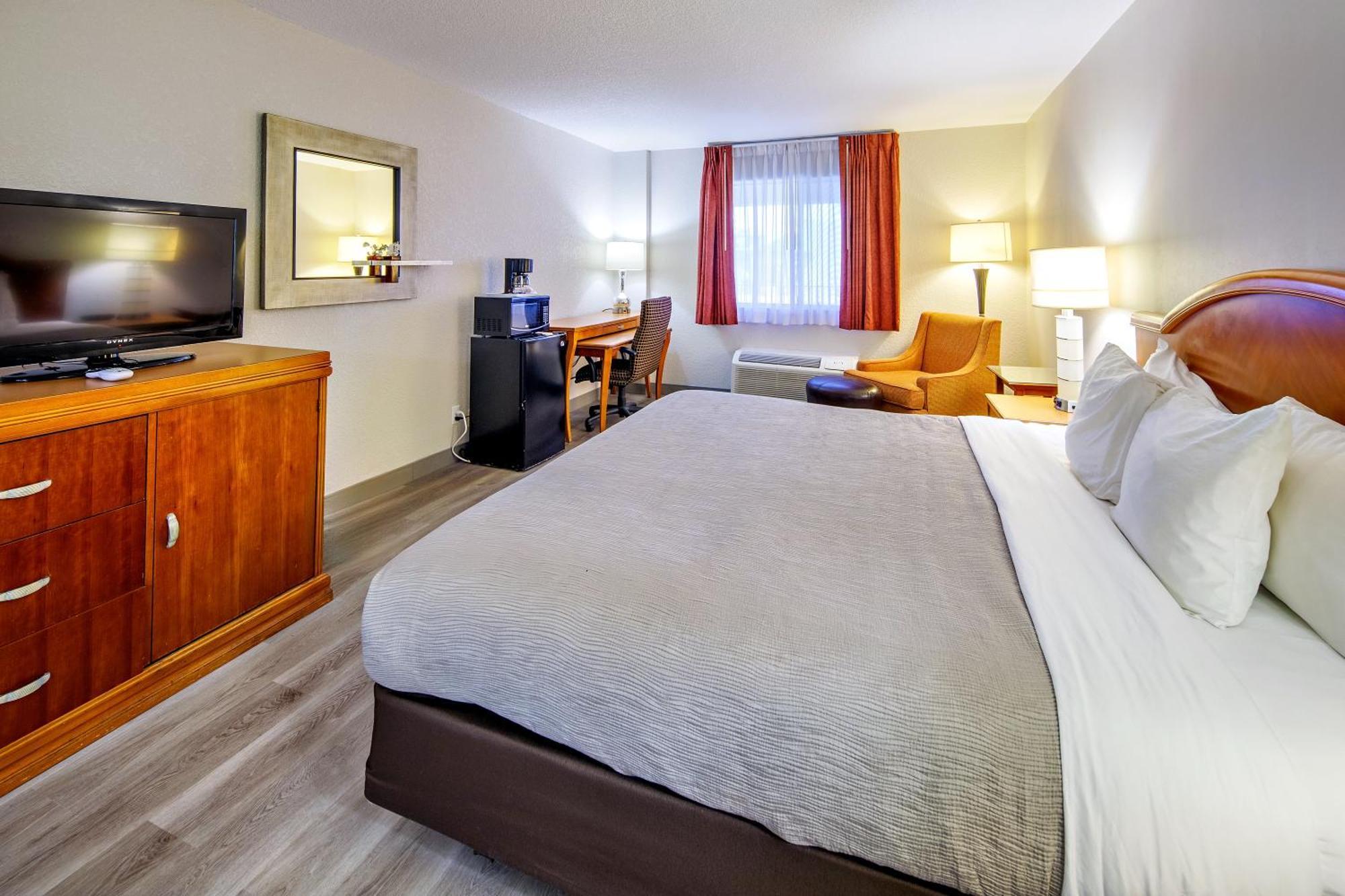 Quality Inn & Suites Lake Havasu City Bagian luar foto